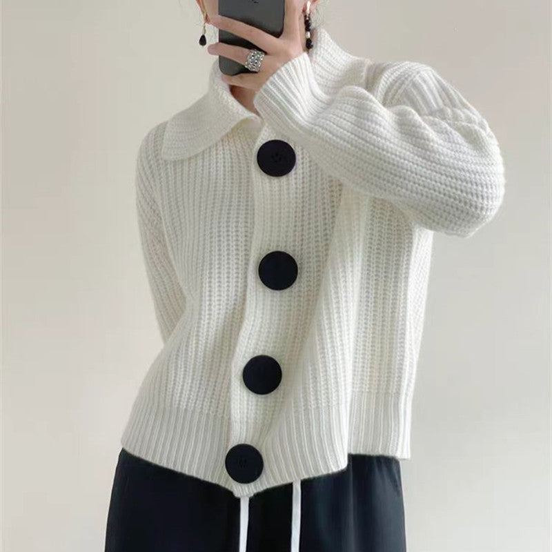 Fionnah - Cozy Buttoned Sweater
