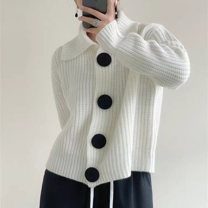 Fionnah - Cozy Buttoned Sweater